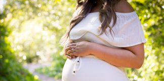 Cáncer y embarazo juntos "es una catástrofe", advierten especialistas