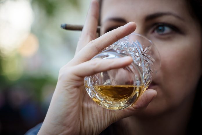 Estudio confirma que el alcohol es la droga más consumida por las mujeres