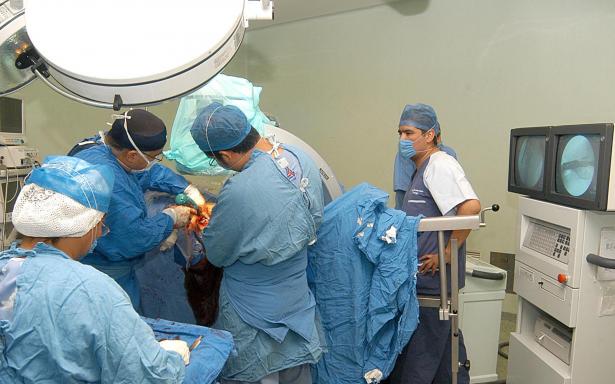 Médicos del IMSS ofrecen nuevas técnicas de reconstrucción a pacientes con tumores