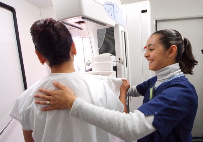 En el Senado se ofrecen estudios gratuitos de detección de cáncer de mama