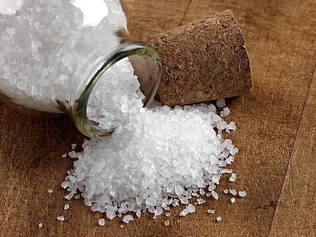 El exceso de sal también aumenta el riesgo de presentar cáncer gástrico o colorrectal
