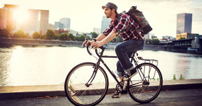 Descubre los beneficios de llegar en bicicleta a tu trabajo