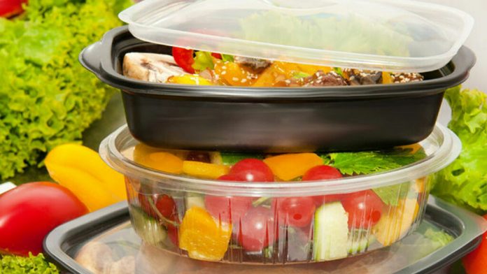 Estudio de la UNAM analiza impacto a la salud de los contenedores plásticos para alimentos