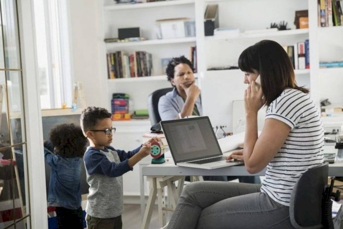 ¿Cómo combinar el home office con la paternidad o maternidad y salir bien librado?