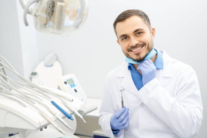 Los odontólogos están entre la principal población en riesgo d e contraer COVID-19