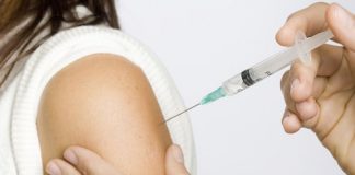 Millones de niños pueden enfermar de sarampión o poliomielitis por interrupción de campañas de vacunación