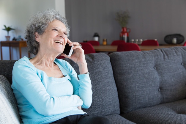 El ISSSTE monitorea la salud de más de 2 mil adultos mayores con acompañamiento gerontológico telefónico