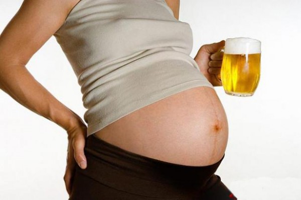 Beber alcohol es dañino desde el principio del embarazo