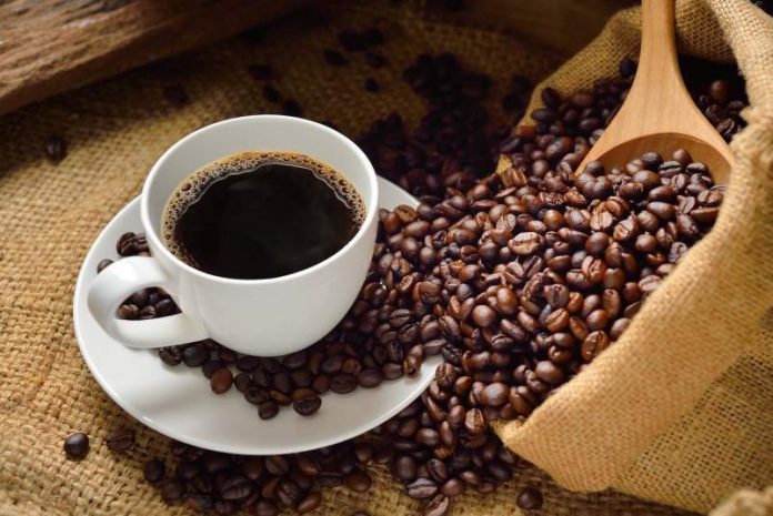 Vinculan exceso de cafeína con migraña