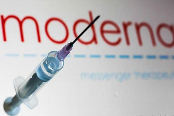 Vacuna de Moderna produce respuesta inmune en adultos mayores