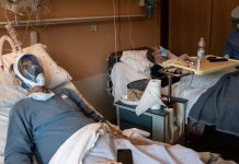 Pacientes con Covid-19 infectan a la mitad de su familia, según estudio