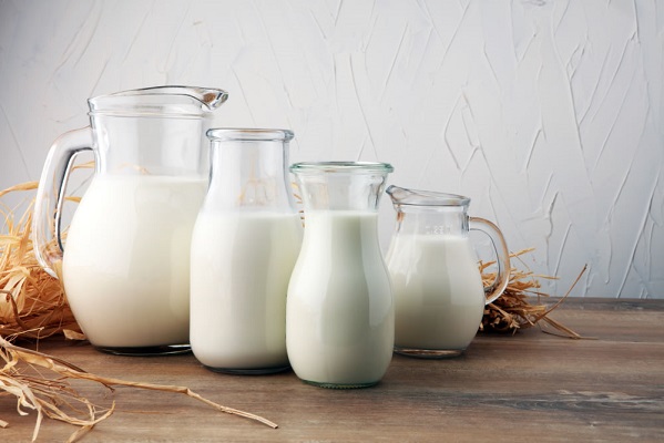Los niños pequeños no deben tomar leche de origen vegetal, advierten expertos