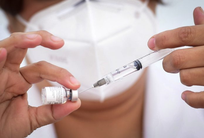 Cuidado con las estafas sobre la aplicación de vacunas contra COVID-19