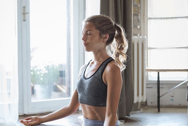 Los múltiples beneficios del yoga, de acuerdo con expertos