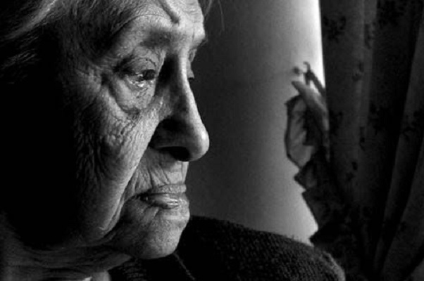 La soledad en la mediana edad puede asociarse a la demencia y el Alzheimer