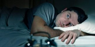 Dormir 6 horas o menos aumenta el riesgo de demencia, alerta estudio