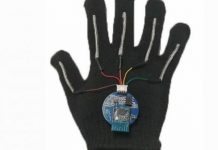 Crean un guante capaz de traducir el lenguaje de signos al habla en tiempo real