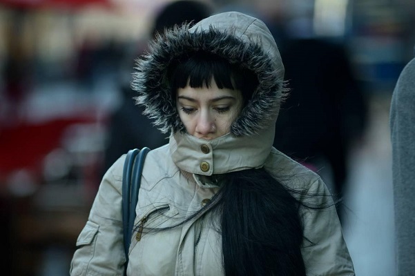 La ciencia explica el porqué las mujeres suelen sentir más el frío
