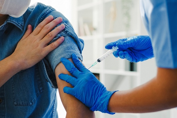 OMS asegura que inmunidad de vacunas dura hasta seis meses
