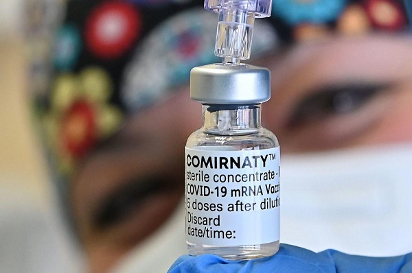 Vacunas Sinovac y Pfizer no son efectivas contra variante Ómicron, según estudio