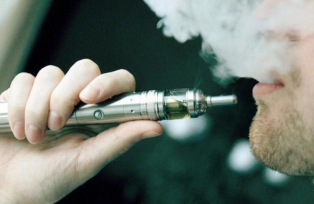 Vapor de nicotina de segunda mano eleva riesgo de bronquitis